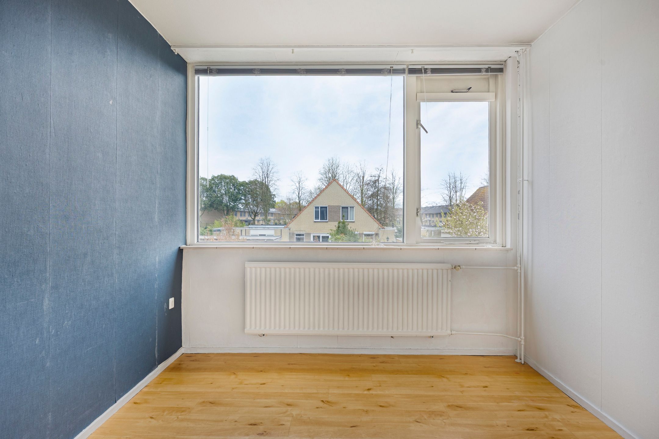 Spacious Family Home with Four Bedrooms and South-Facing Garden in Quiet Langdonk Neighborhood — 15