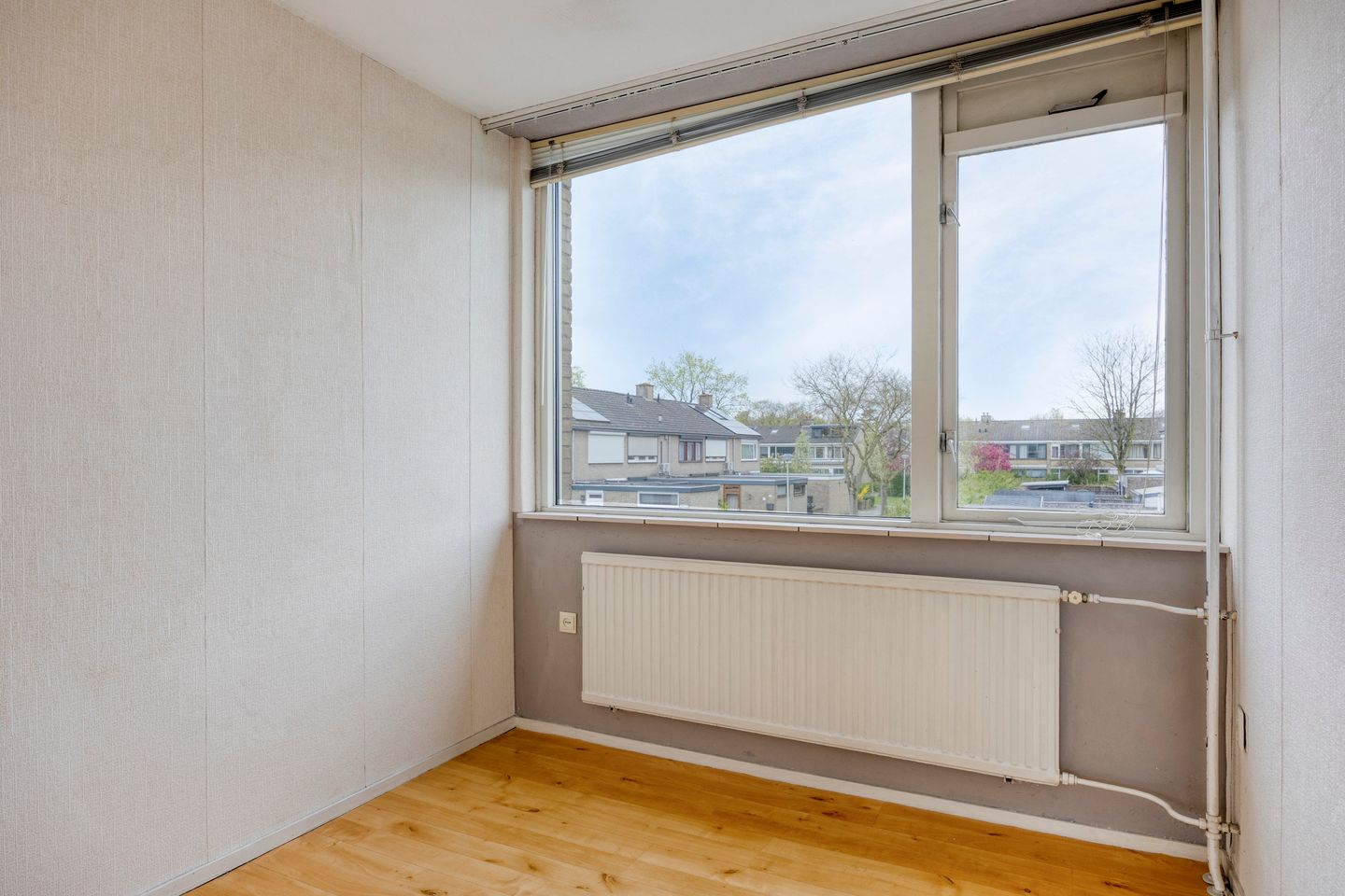 Spacious Family Home with Four Bedrooms and South-Facing Garden in Quiet Langdonk Neighborhood — 19