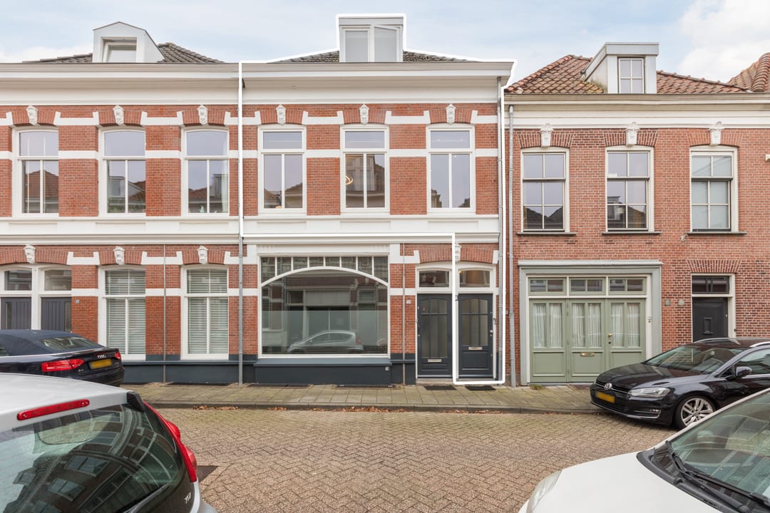 Photo 1 of Hugo de Grootstraat 18