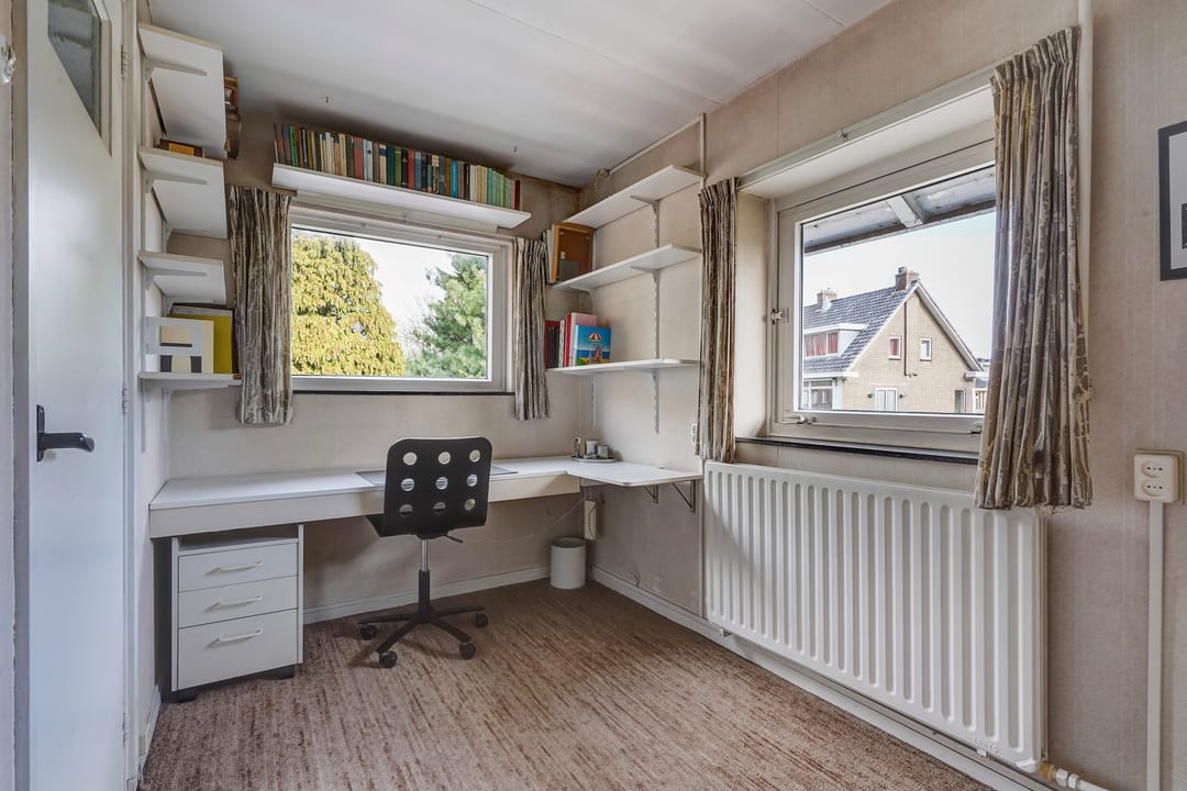 Spacious corner house with four bedrooms in Delft — 31