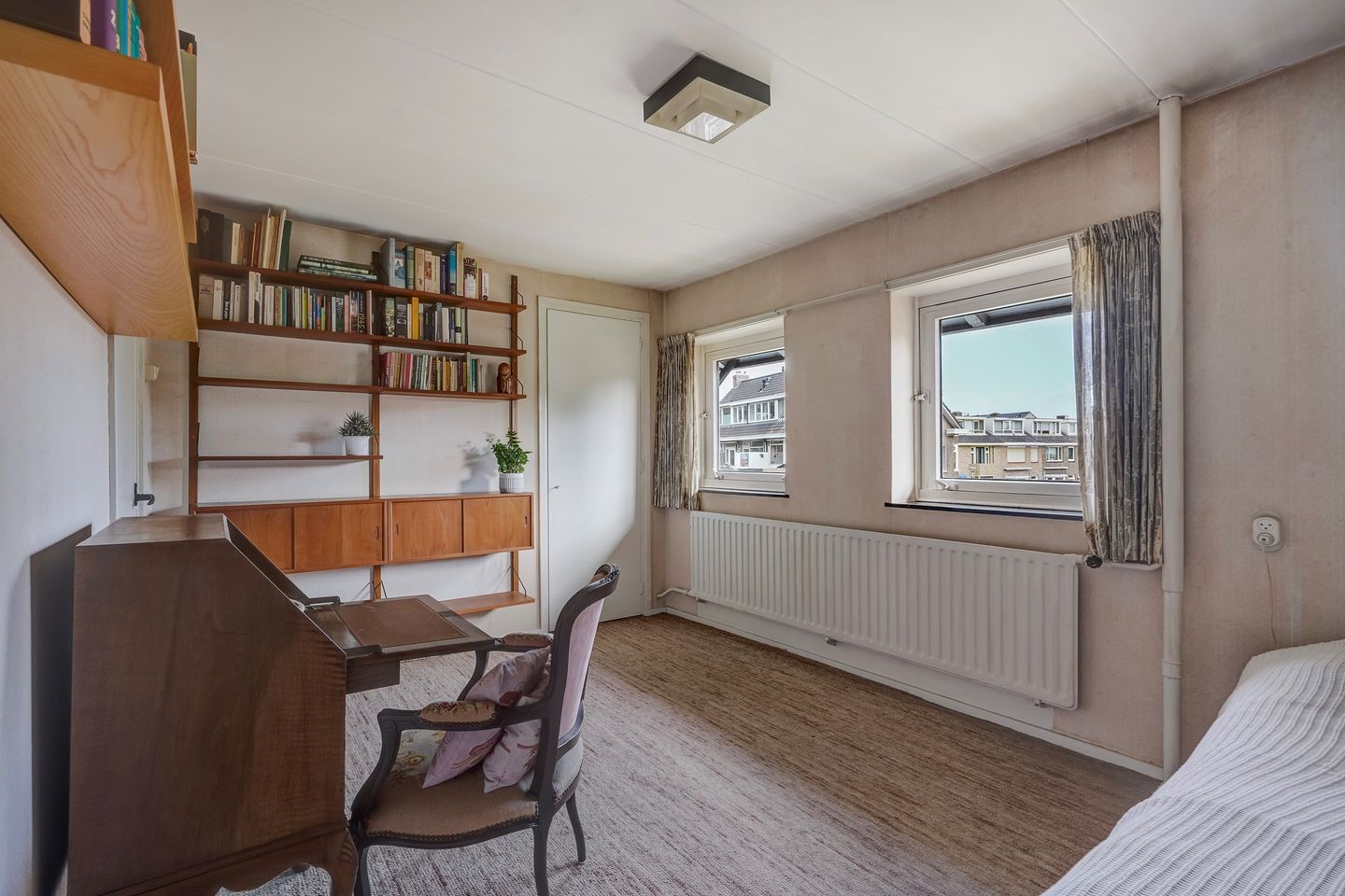 Spacious corner house with four bedrooms in Delft — 35