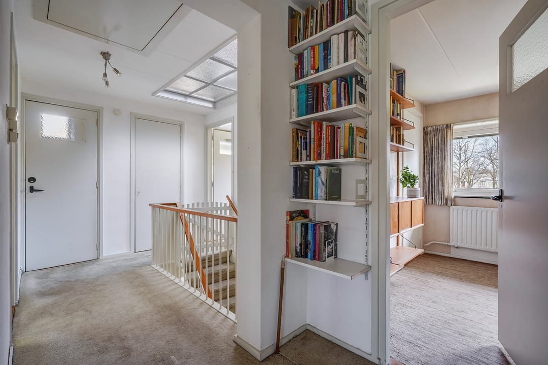Spacious corner house with four bedrooms in Delft — 28
