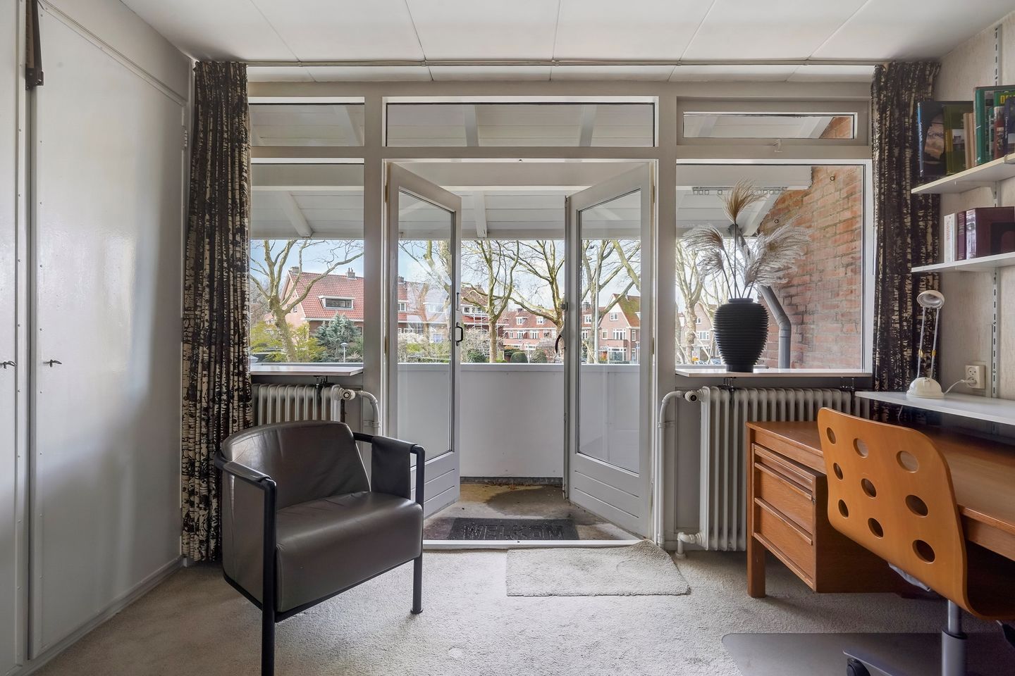 Spacious corner house with four bedrooms in Delft — 44