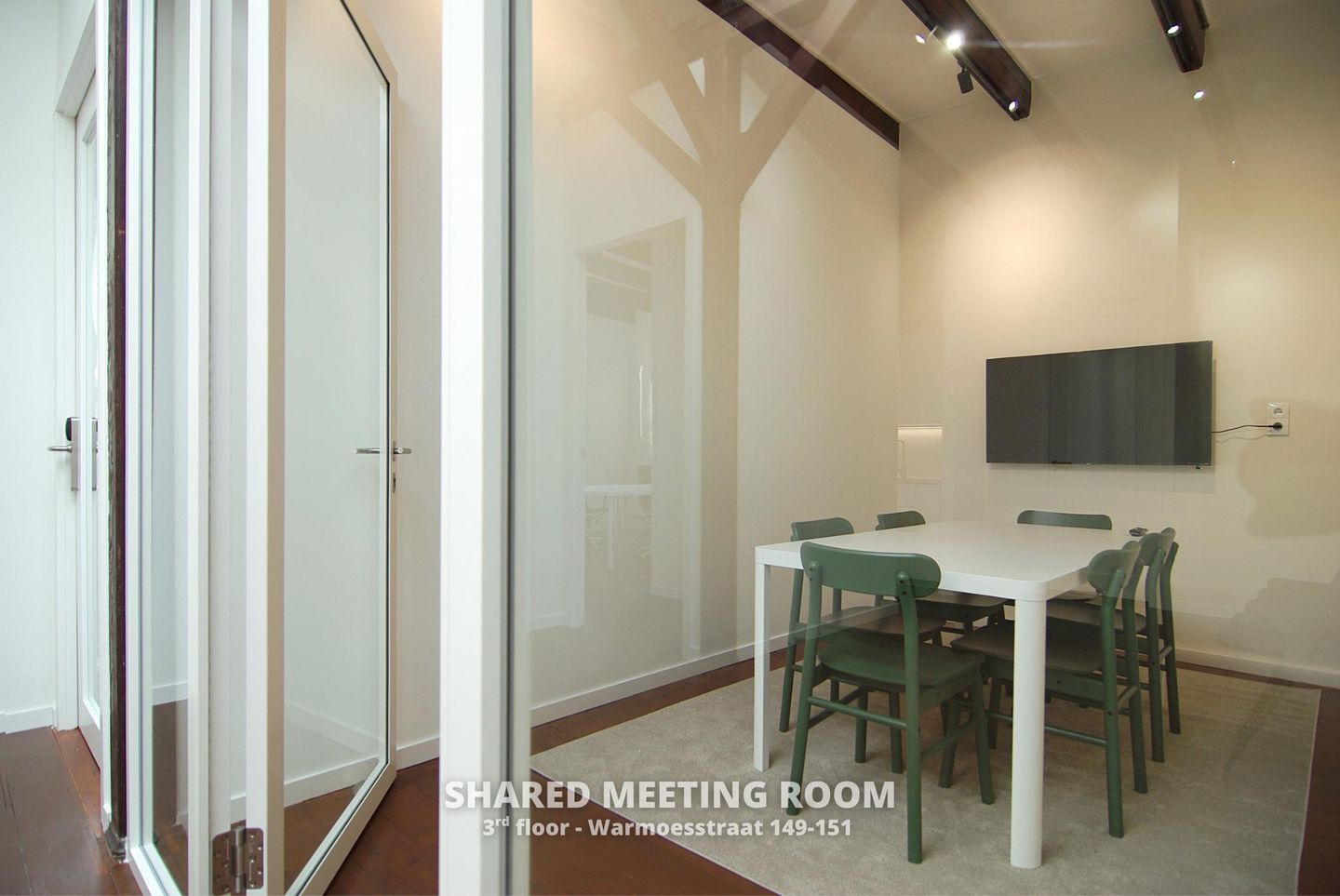 View photo 1 of Warmoesstraat 155