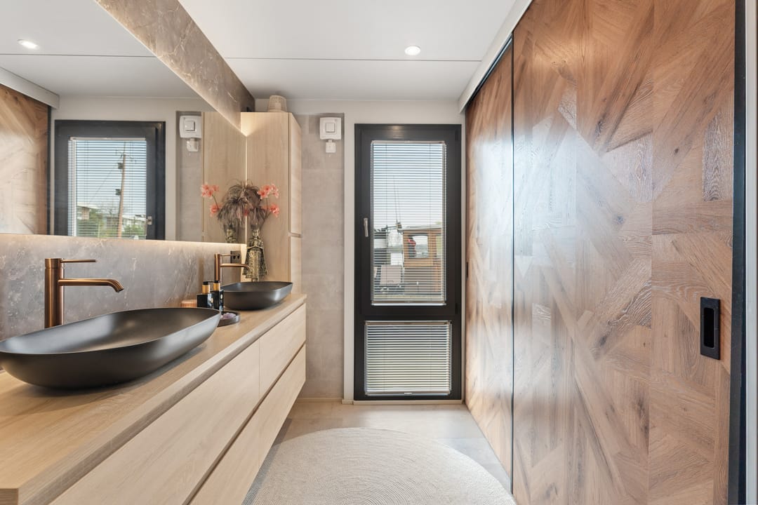 Luxury Sustainable Water Living in a 2024 HT-Lofts Houseboat — 28