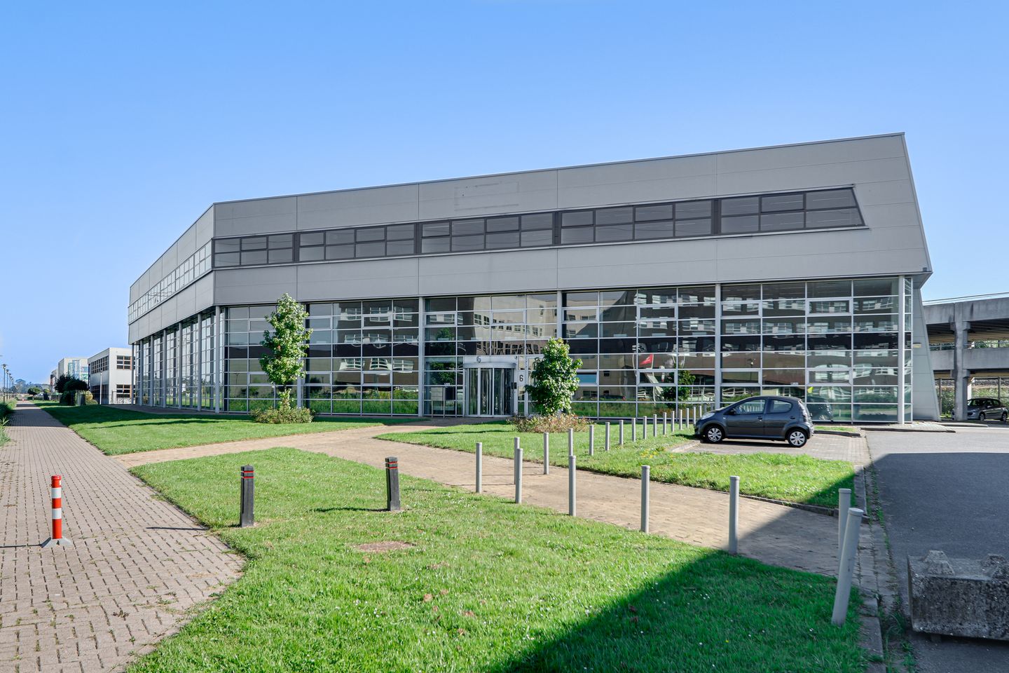 View photo 2 of De Corridor 6