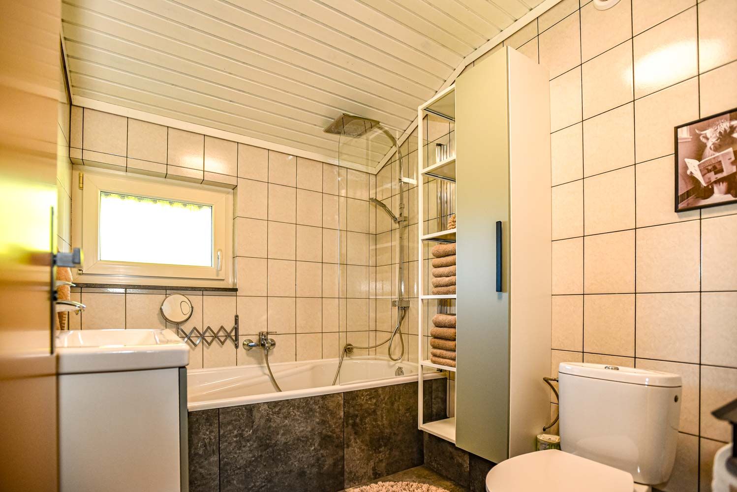 Spacious detached home with two independent apartments in rural South Limburg — 42