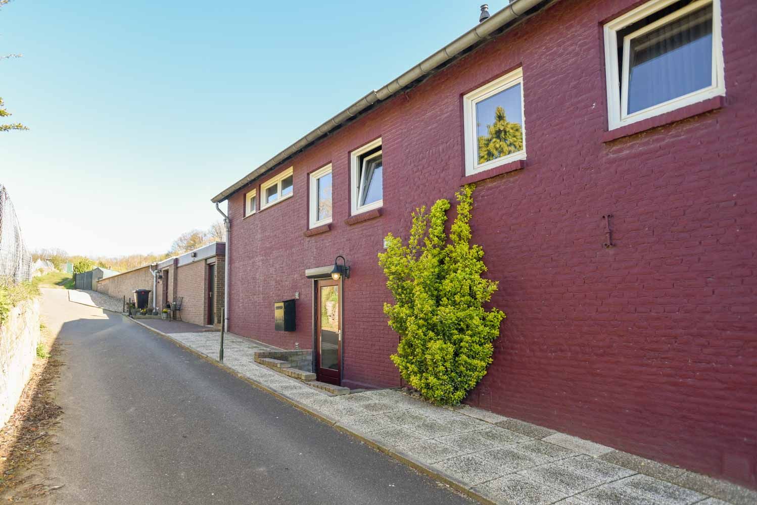 Spacious detached home with two independent apartments in rural South Limburg — 66