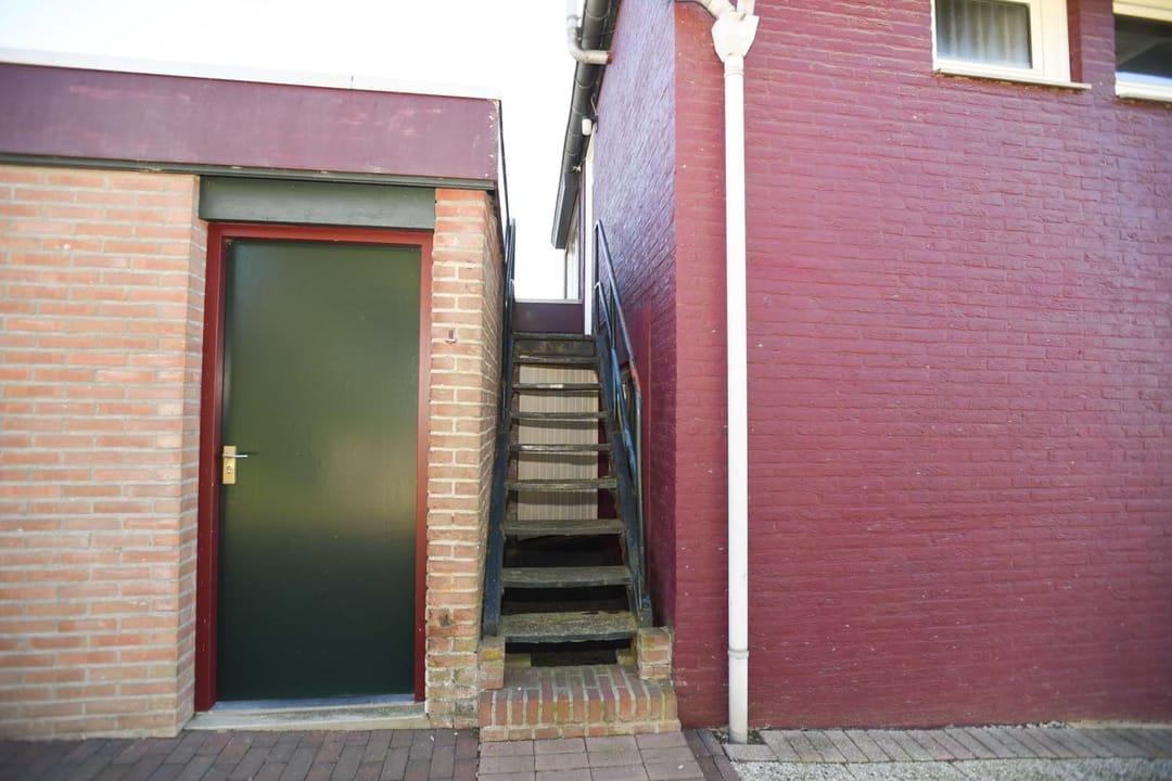 Spacious detached home with two independent apartments in rural South Limburg — 37