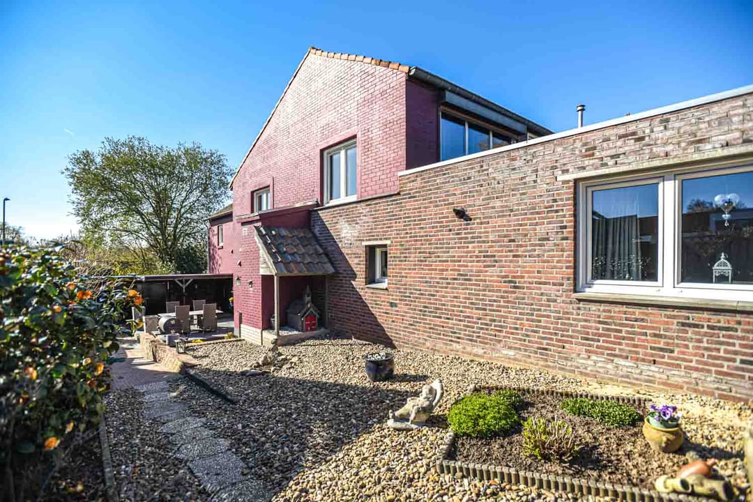 Spacious detached home with two independent apartments in rural South Limburg — 61
