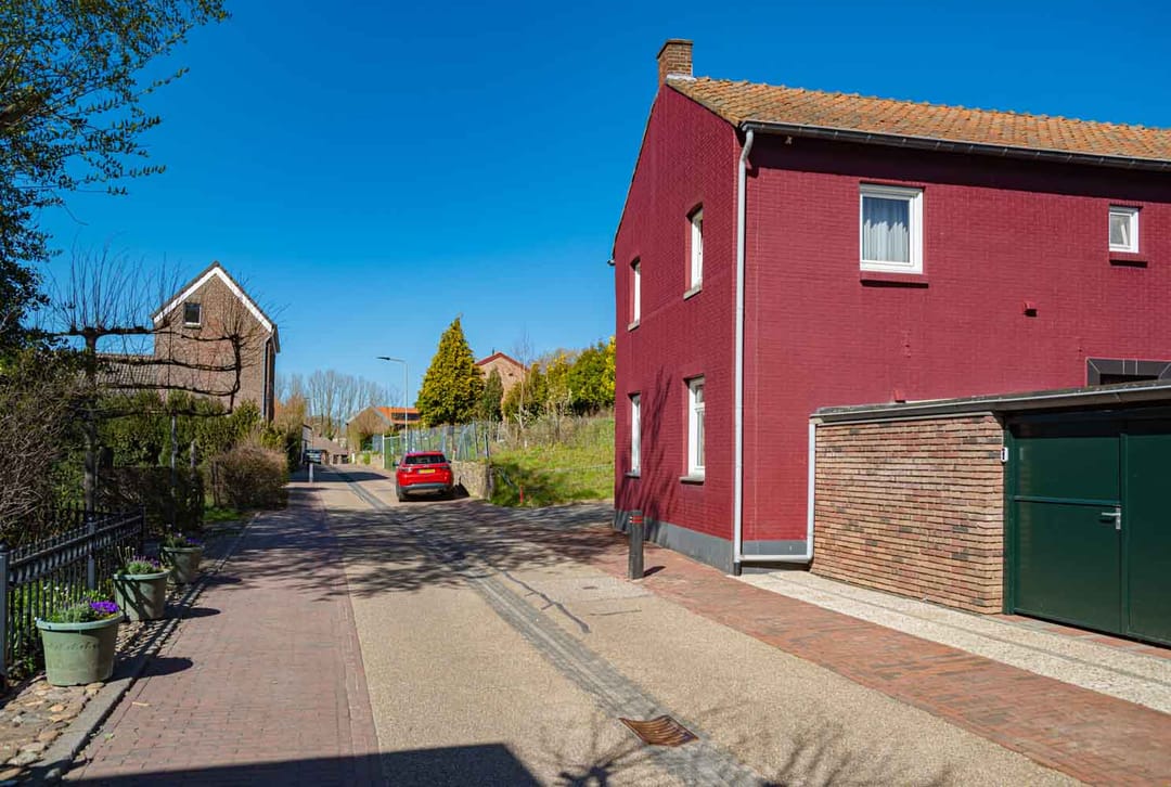 Spacious detached home with two independent apartments in rural South Limburg — 68