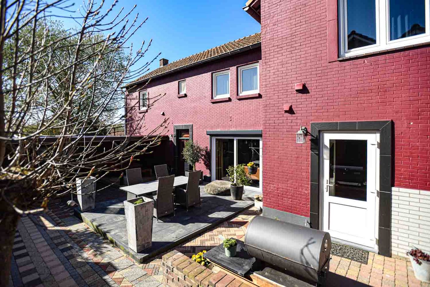 Spacious detached home with two independent apartments in rural South Limburg — 65