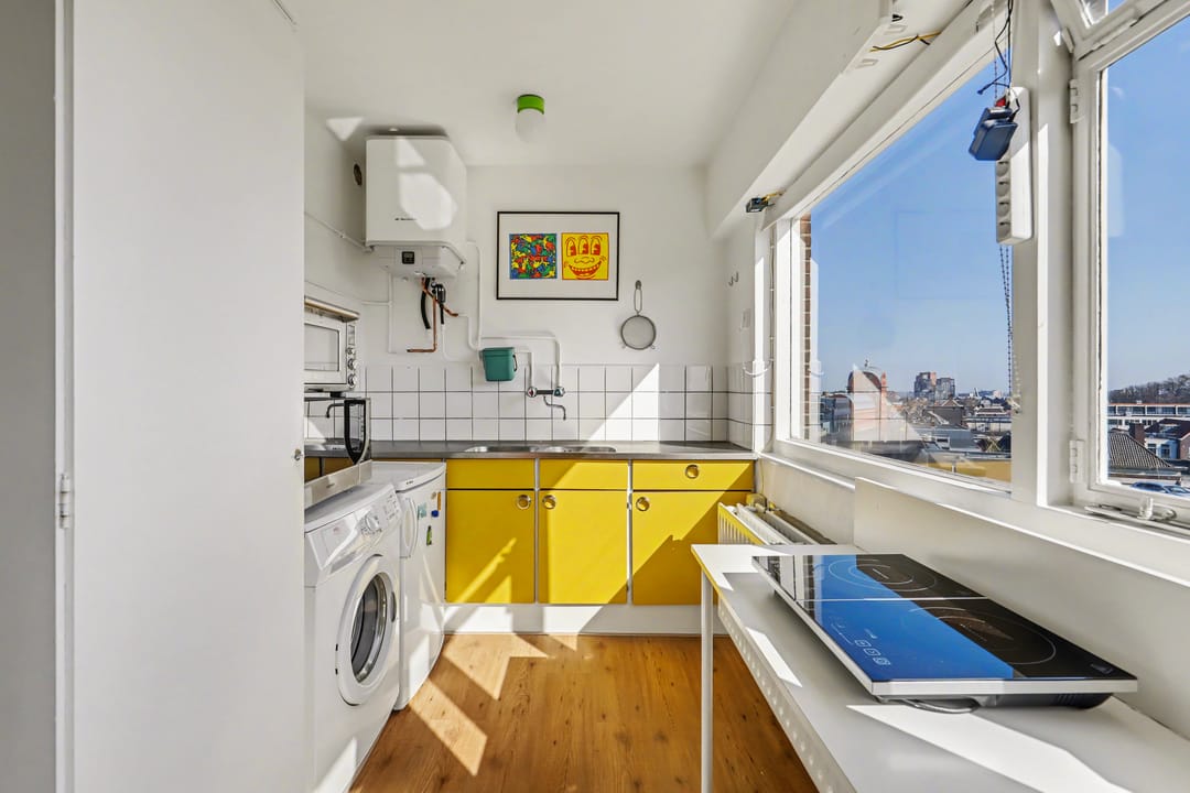 Top Floor Apartment with City Views in Historic Dordrecht Center — 17