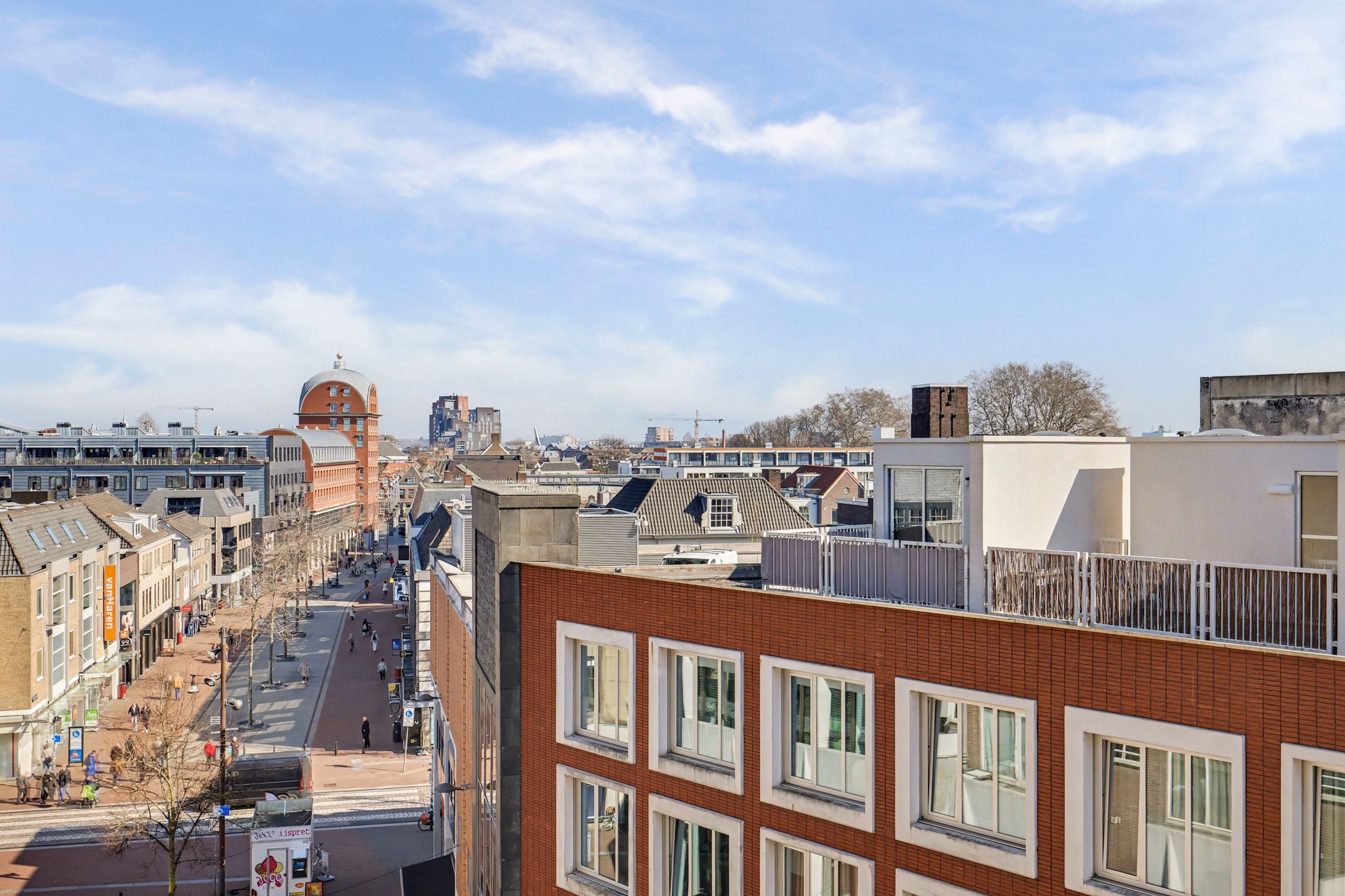 Top Floor Apartment with City Views in Historic Dordrecht Center — 27