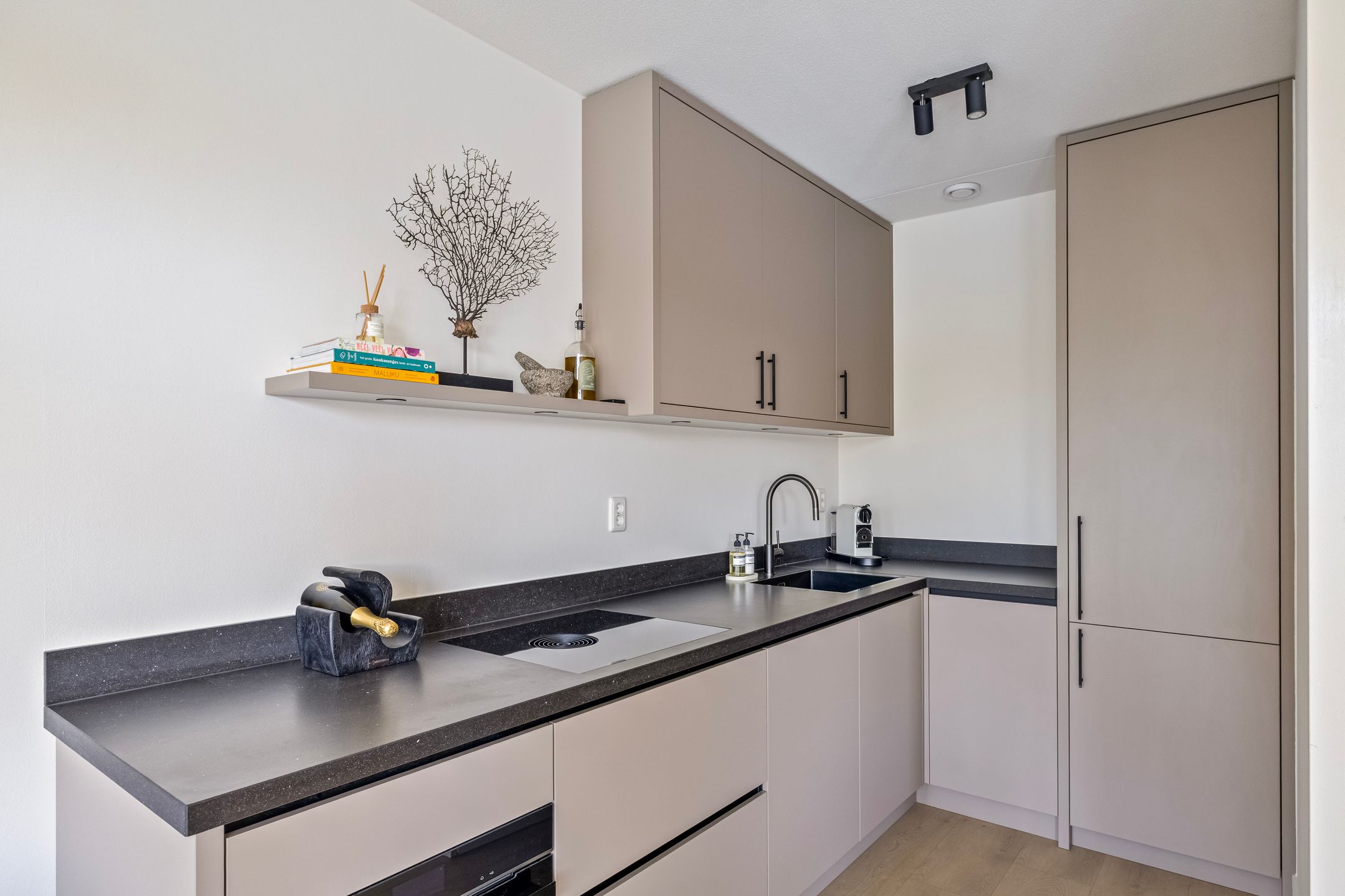Stylish and move-in ready 3-room apartment in the heart of Woerden — 12