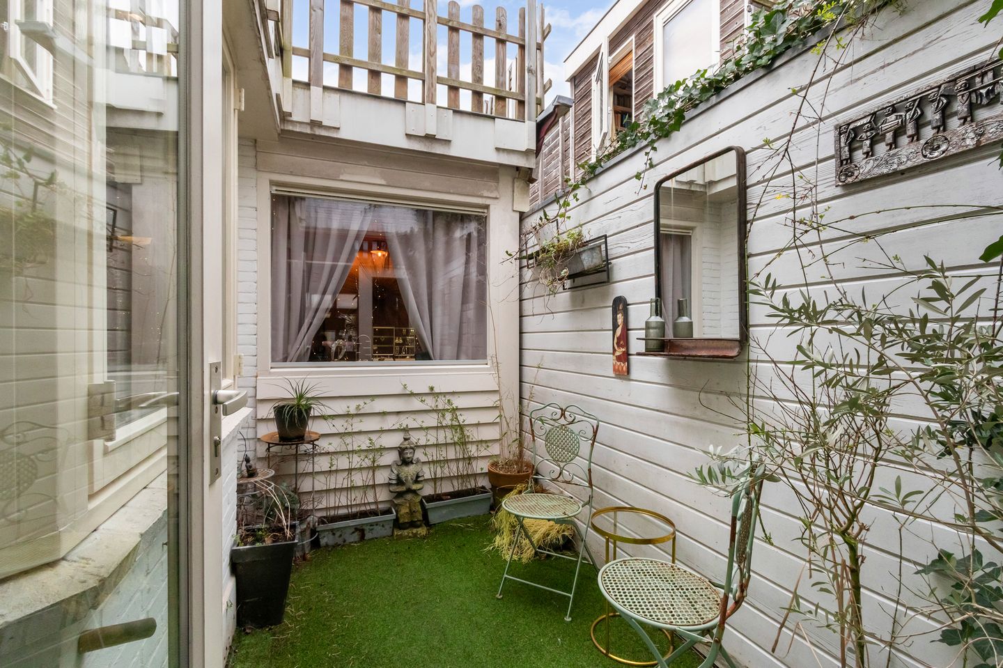 Characterful terraced home with roof terrace in old village center — 14