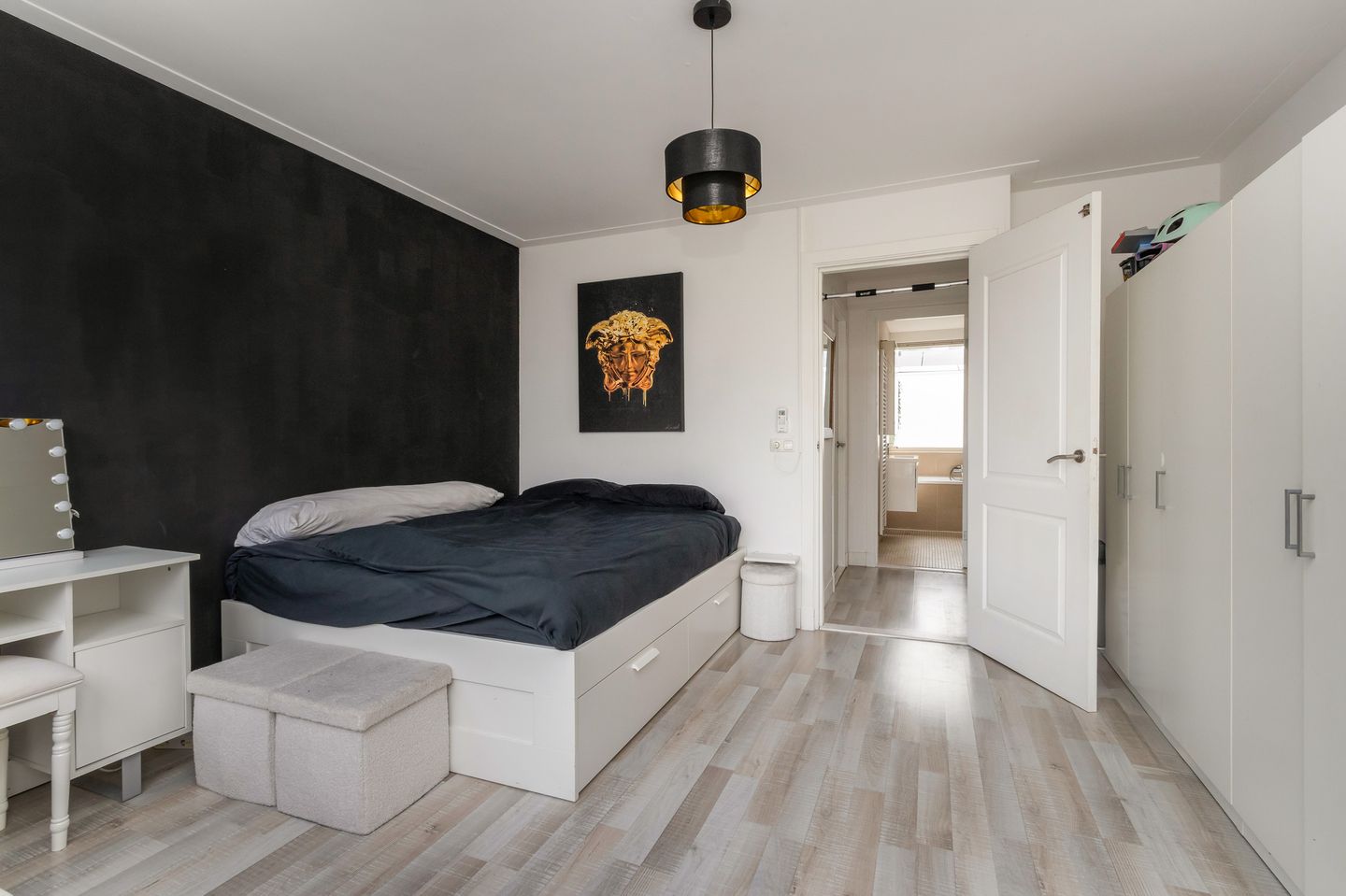 Characterful terraced home with roof terrace in old village center — 19