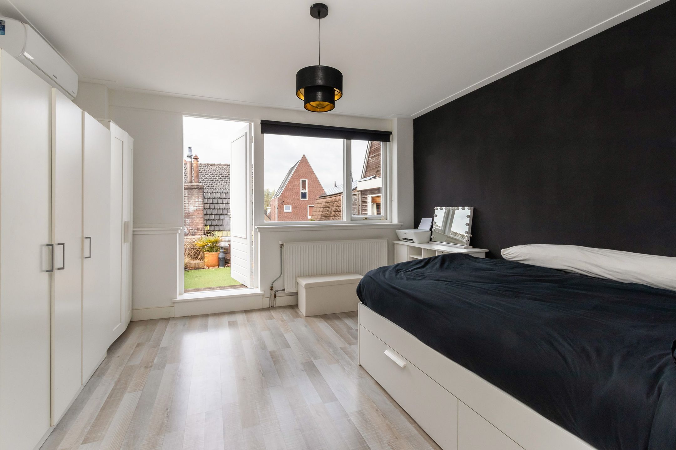 Characterful terraced home with roof terrace in old village center — 18