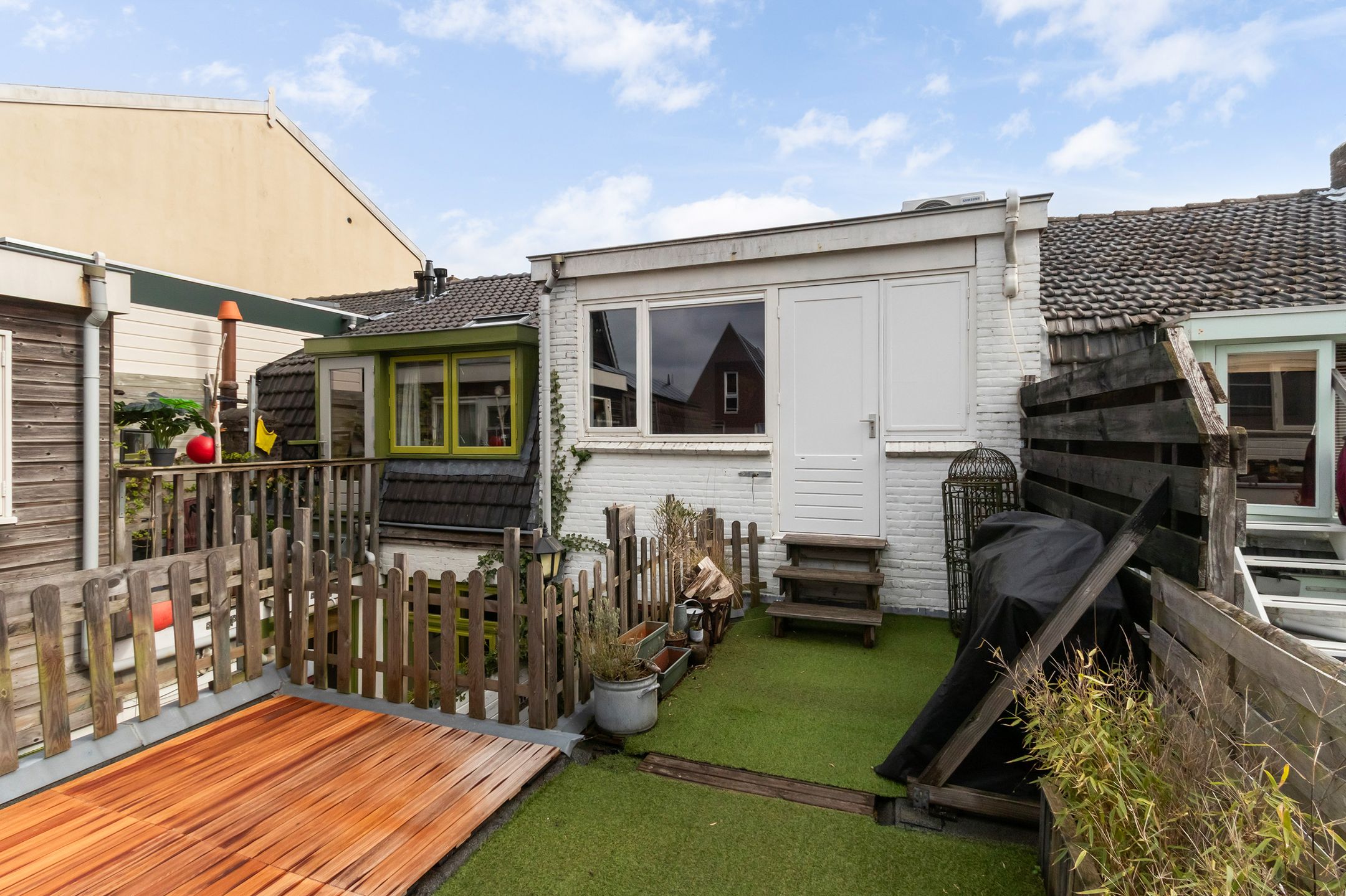Characterful terraced home with roof terrace in old village center — 21