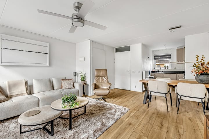 Photo 3 of Kamille 16