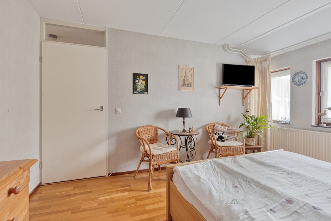 Corner House with 4 Bedrooms and Green Views in Quiet Winterswijk Neighborhood — 22