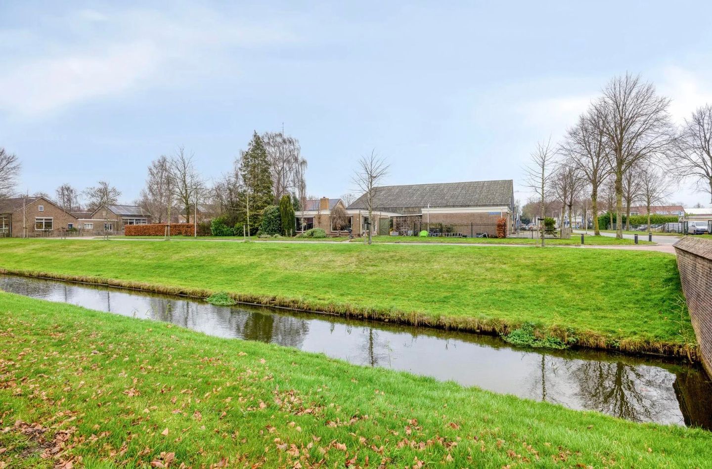 Bekijk foto 3 van Pastoor Weijsstraat 15