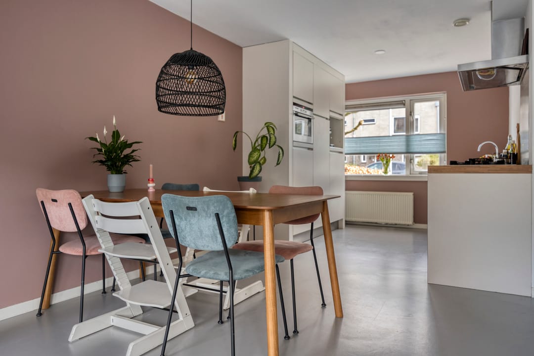 Modernized End Terrace Family Home with Roof Terrace in Rosmalen — 13