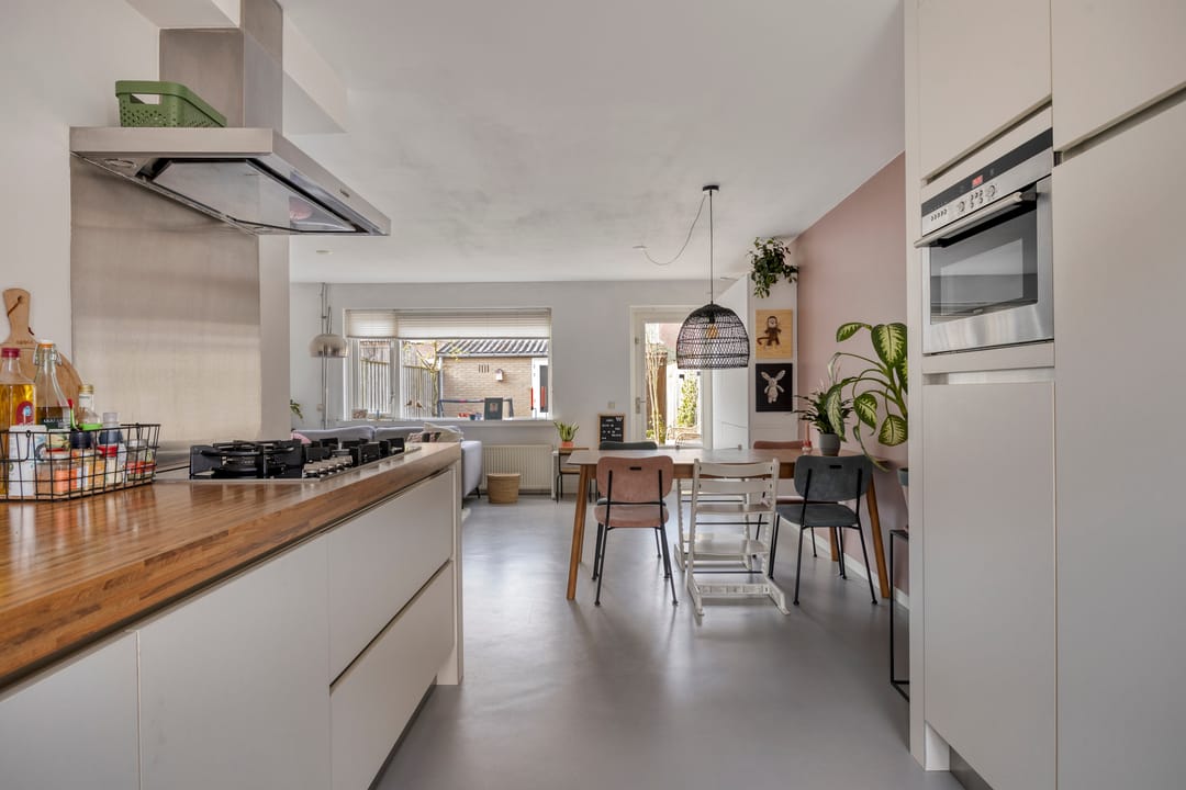 Modernized End Terrace Family Home with Roof Terrace in Rosmalen — 17