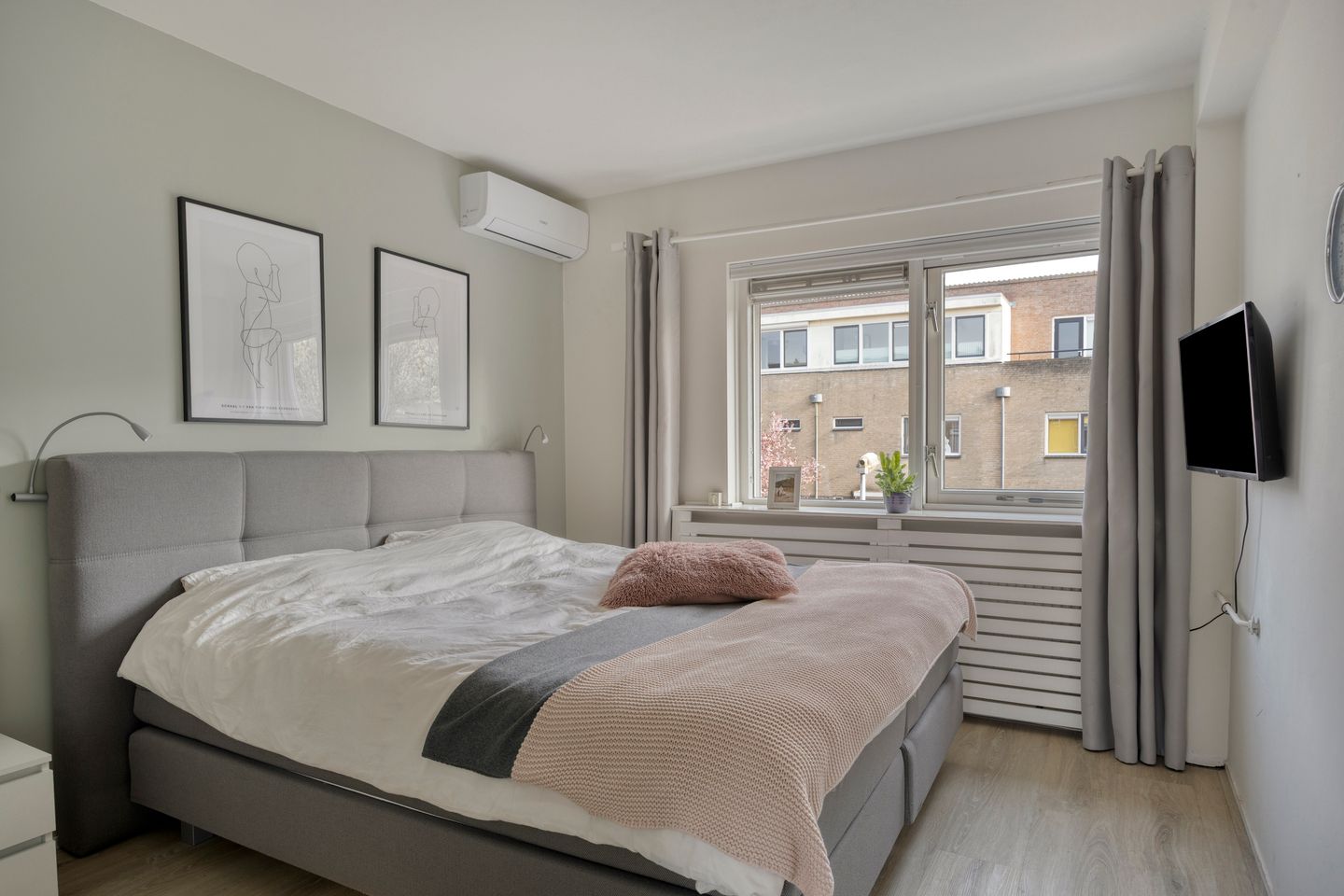 Modernized End Terrace Family Home with Roof Terrace in Rosmalen — 19