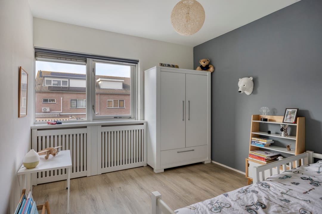 Modernized End Terrace Family Home with Roof Terrace in Rosmalen — 23