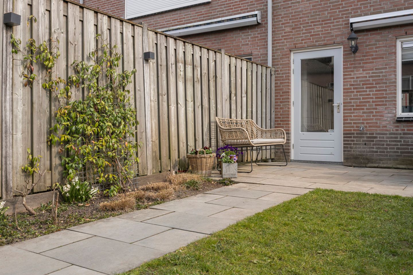 Modernized End Terrace Family Home with Roof Terrace in Rosmalen — 35