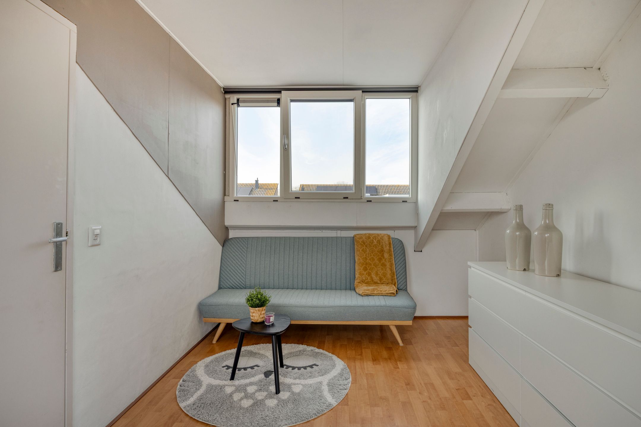Modernized End Terrace Family Home with Roof Terrace in Rosmalen — 27