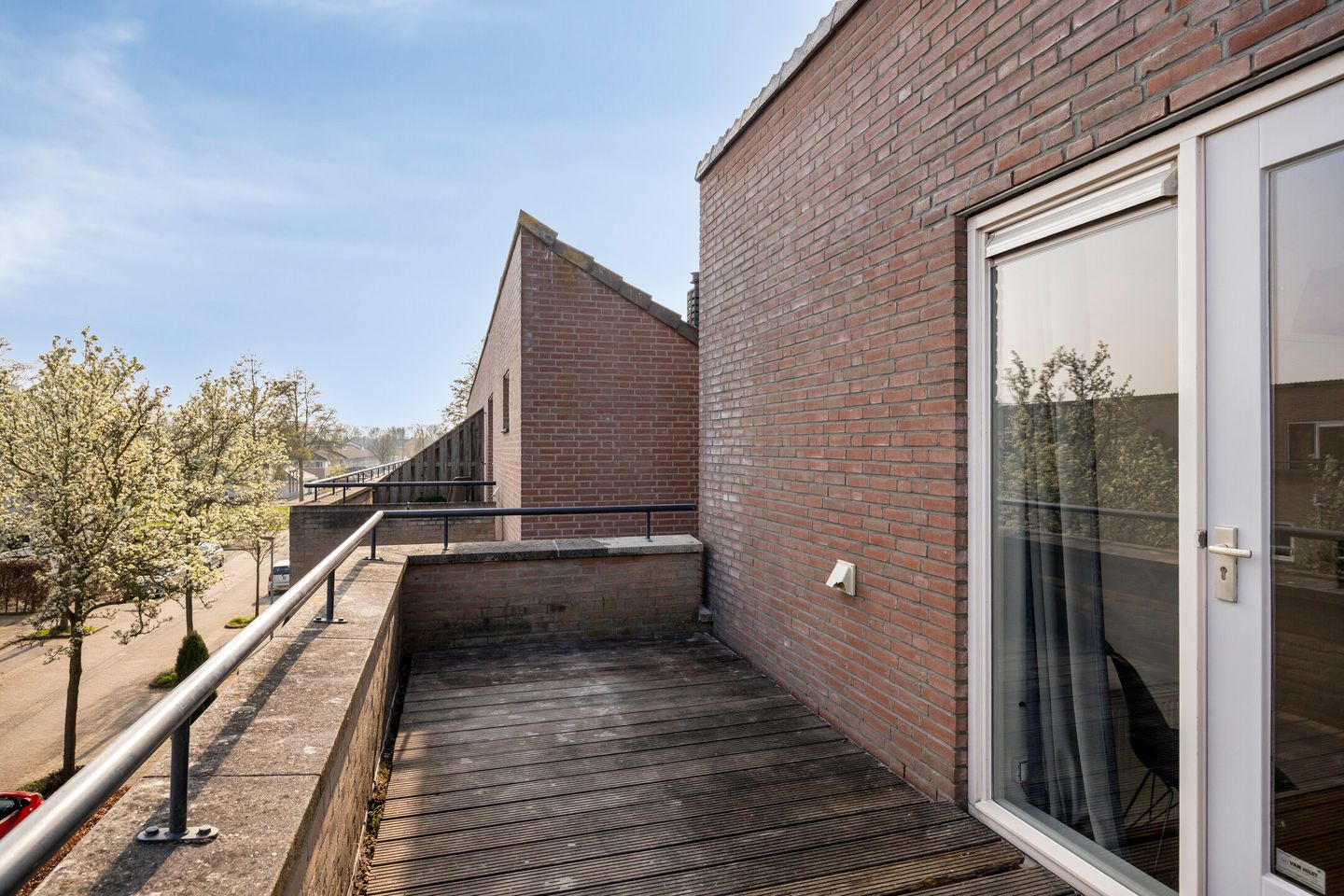 Modernized End Terrace Family Home with Roof Terrace in Rosmalen — 29