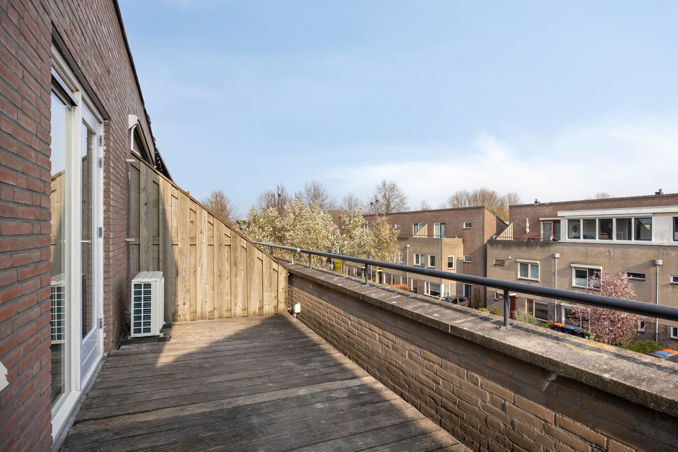 Modernized End Terrace Family Home with Roof Terrace in Rosmalen — 30