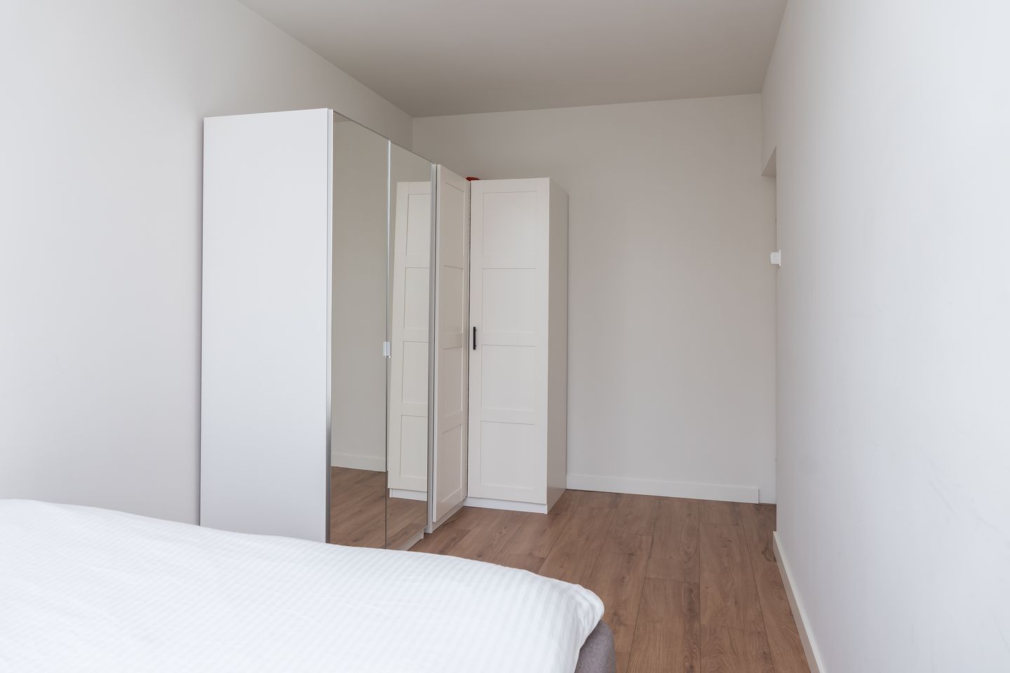 Spacious 3-Room Apartment with Balcony and Green Views in Tilburg — 25