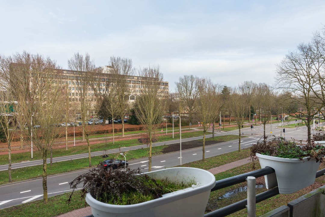 Spacious 3-Room Apartment with Balcony and Green Views in Tilburg — 16