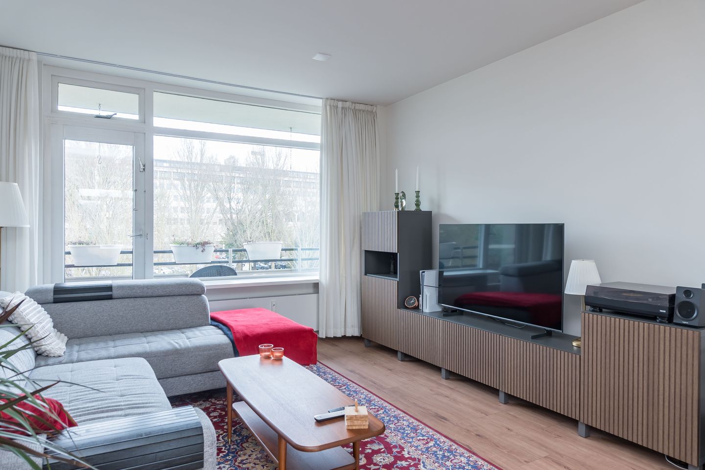 Spacious 3-Room Apartment with Balcony and Green Views in Tilburg — 14