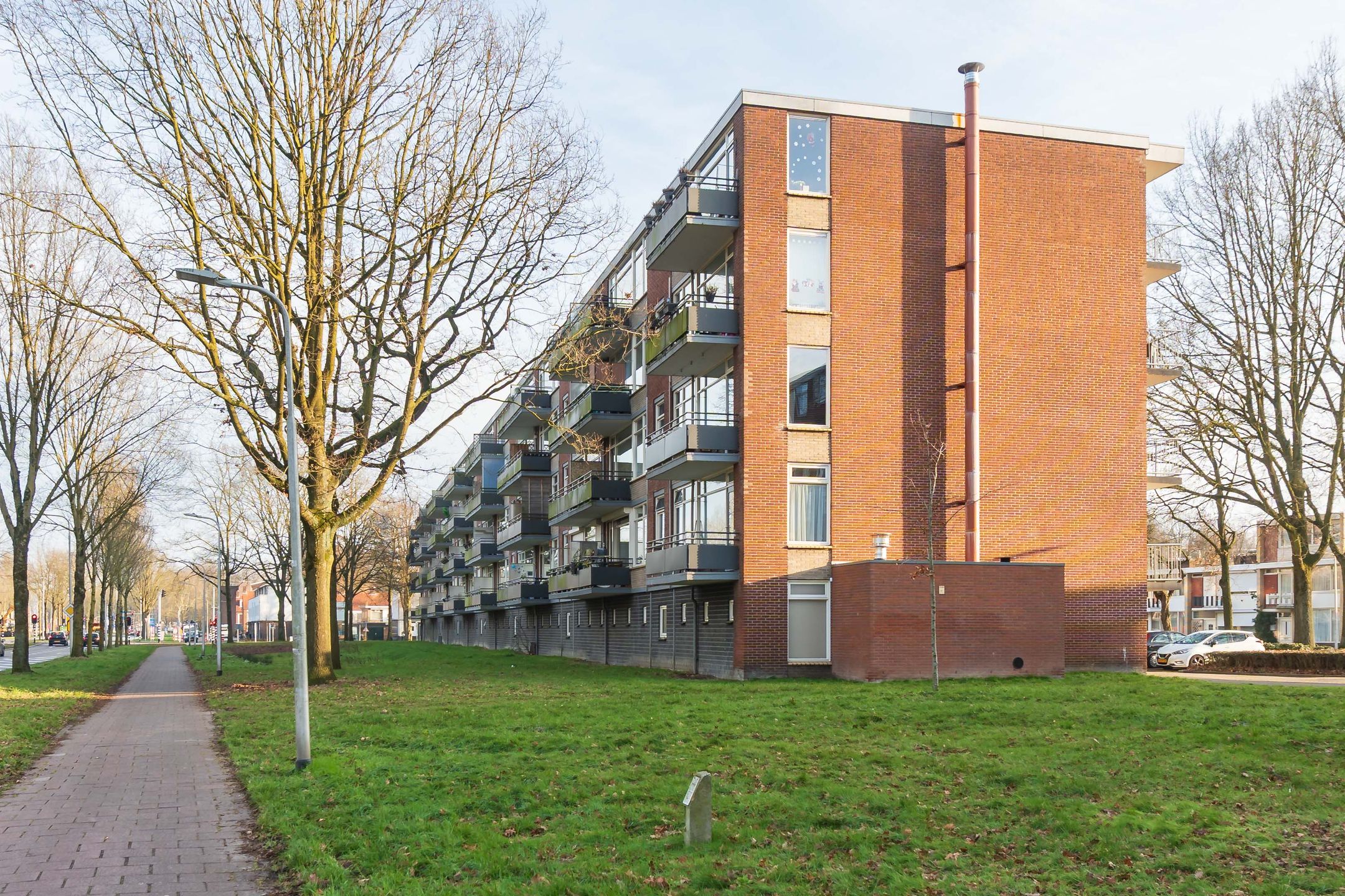 Spacious 3-Room Apartment with Balcony and Green Views in Tilburg — 36