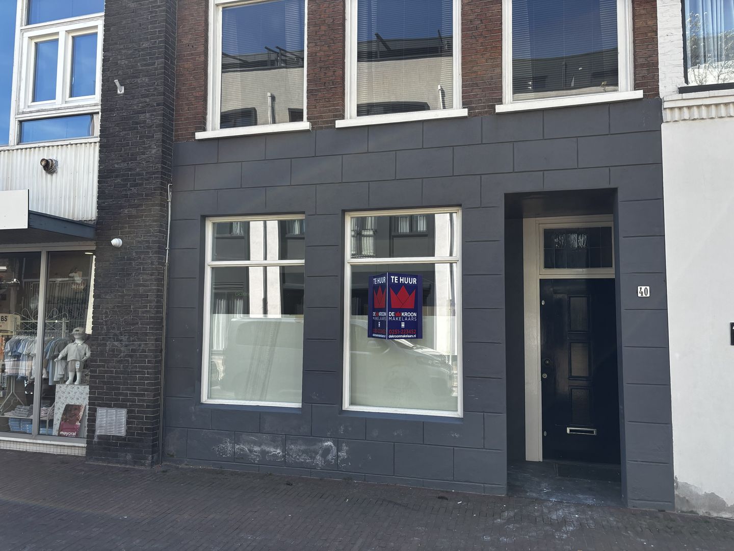 View photo 2 of Zeestraat 40