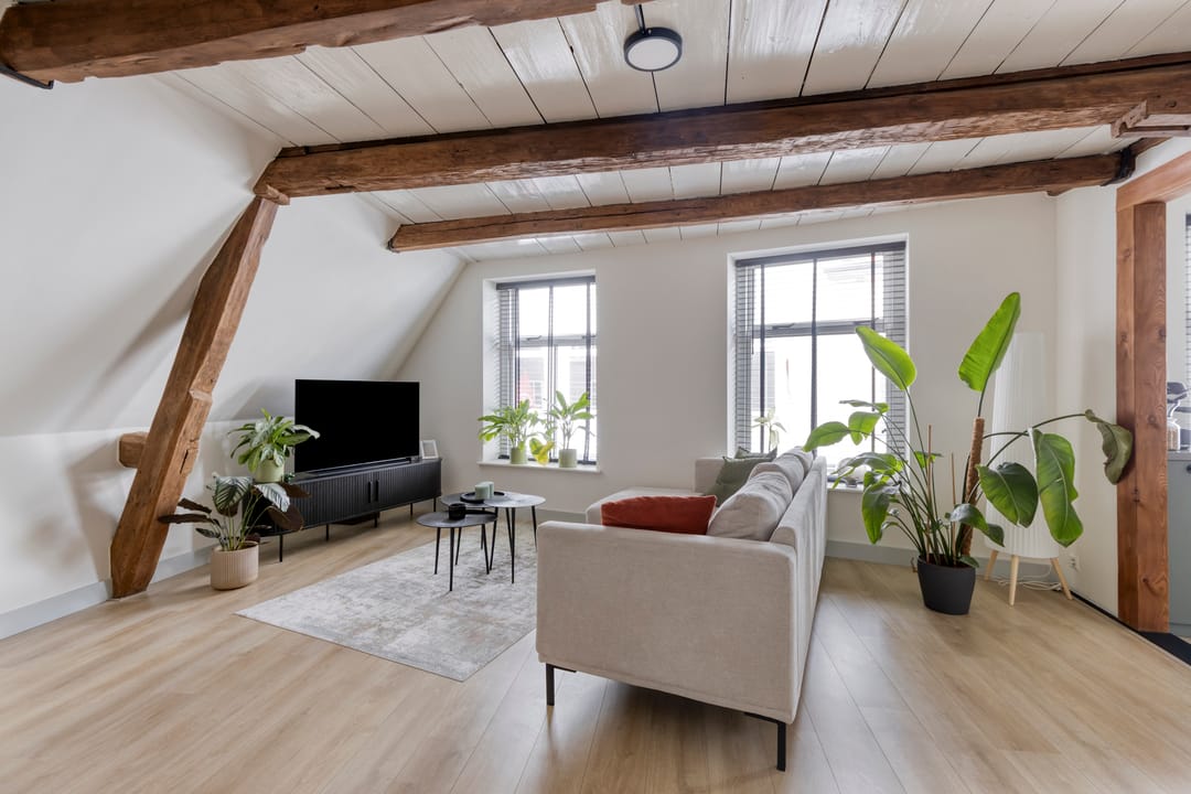 Fully Renovated 3-Bedroom Apartment with Rooftop Terrace in Historic Goes Center — 16