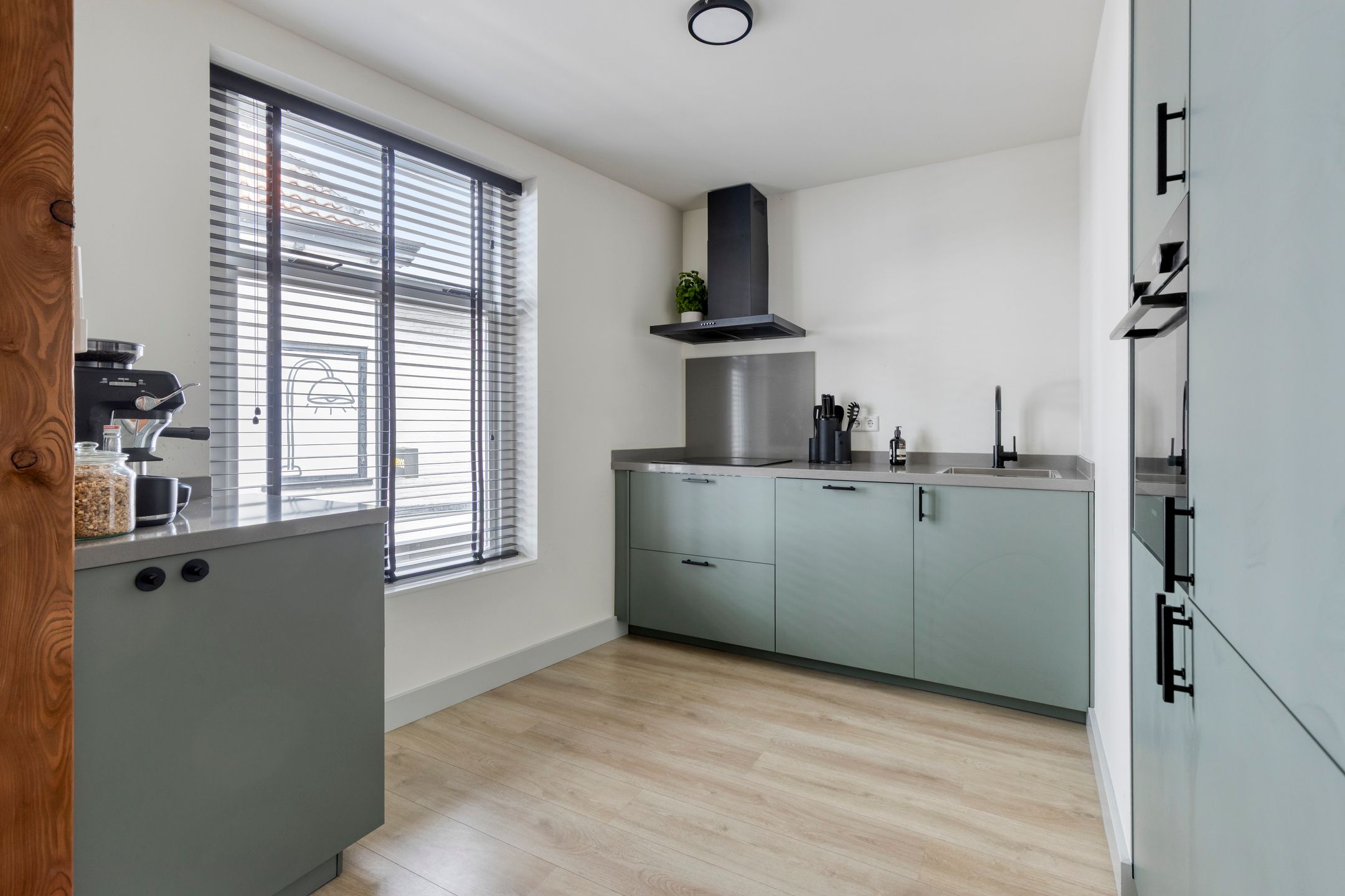 Fully Renovated 3-Bedroom Apartment with Rooftop Terrace in Historic Goes Center — 27