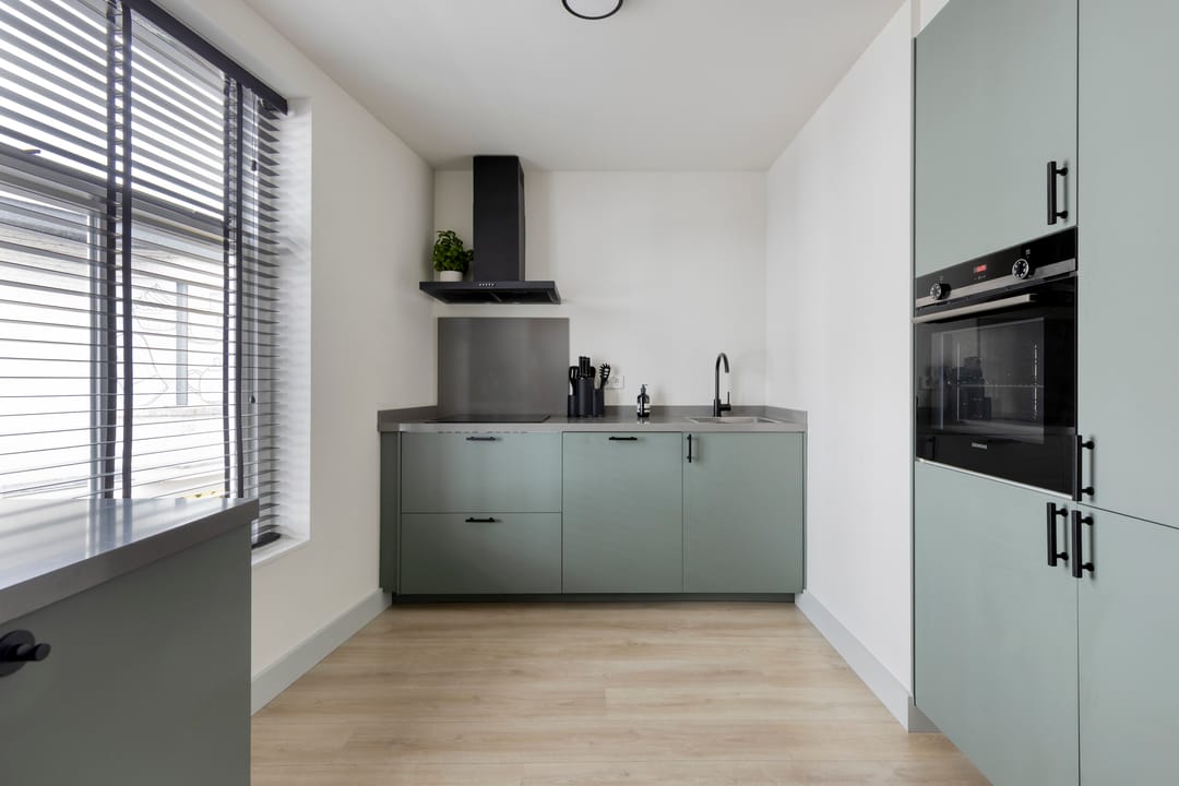 Fully Renovated 3-Bedroom Apartment with Rooftop Terrace in Historic Goes Center — 28