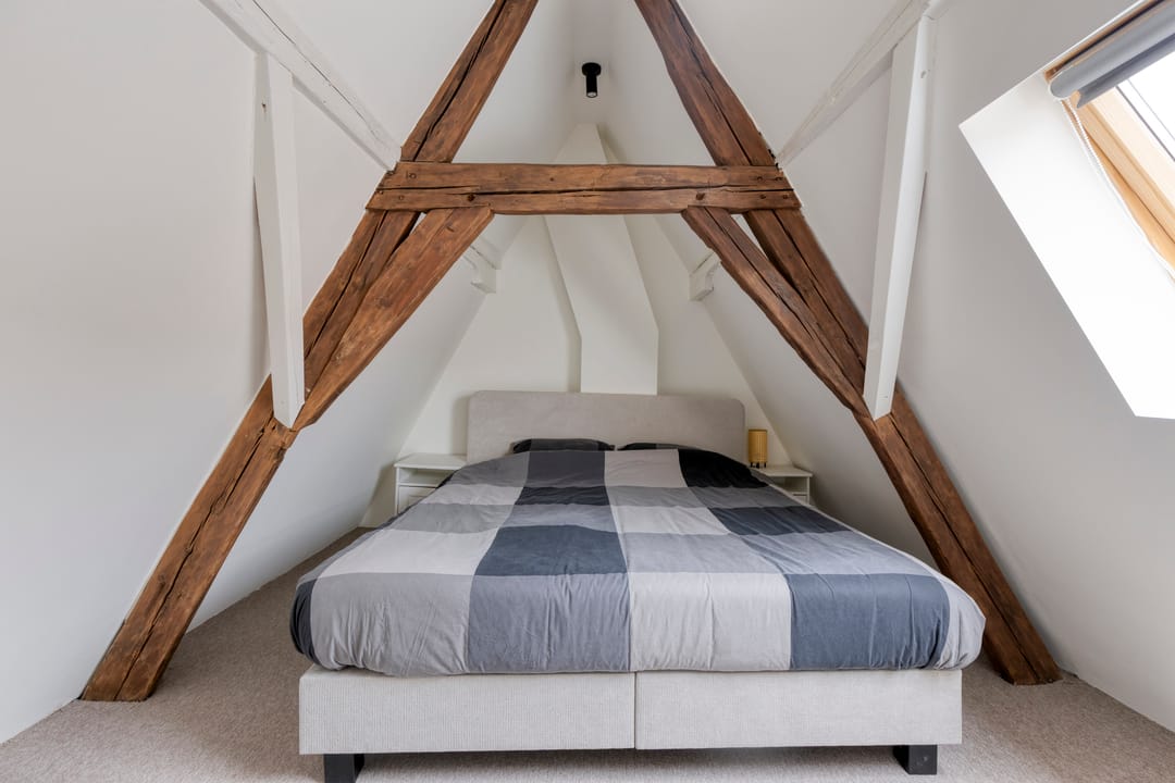Fully Renovated 3-Bedroom Apartment with Rooftop Terrace in Historic Goes Center — 37