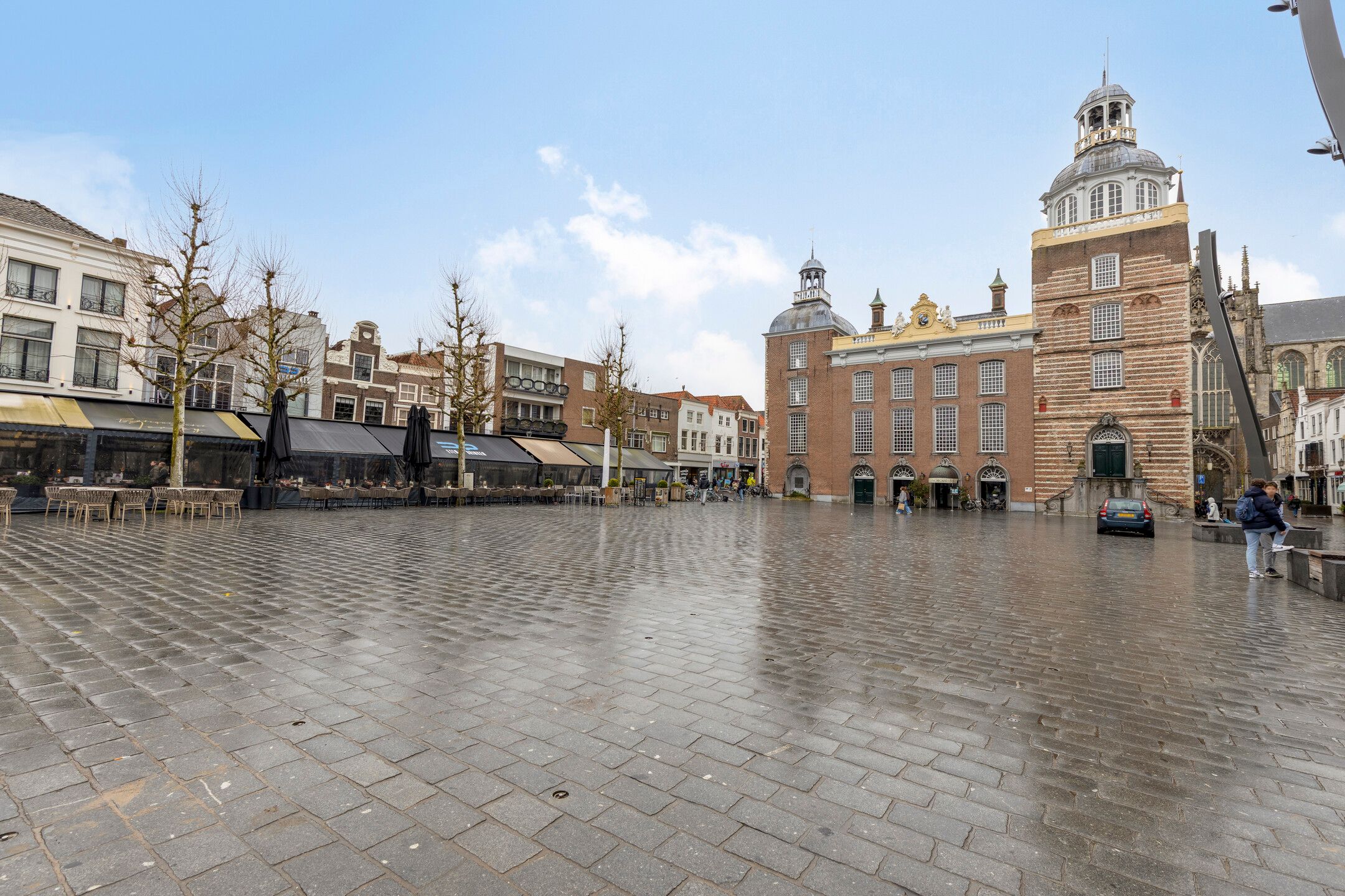 Fully Renovated 3-Bedroom Apartment with Rooftop Terrace in Historic Goes Center — 48