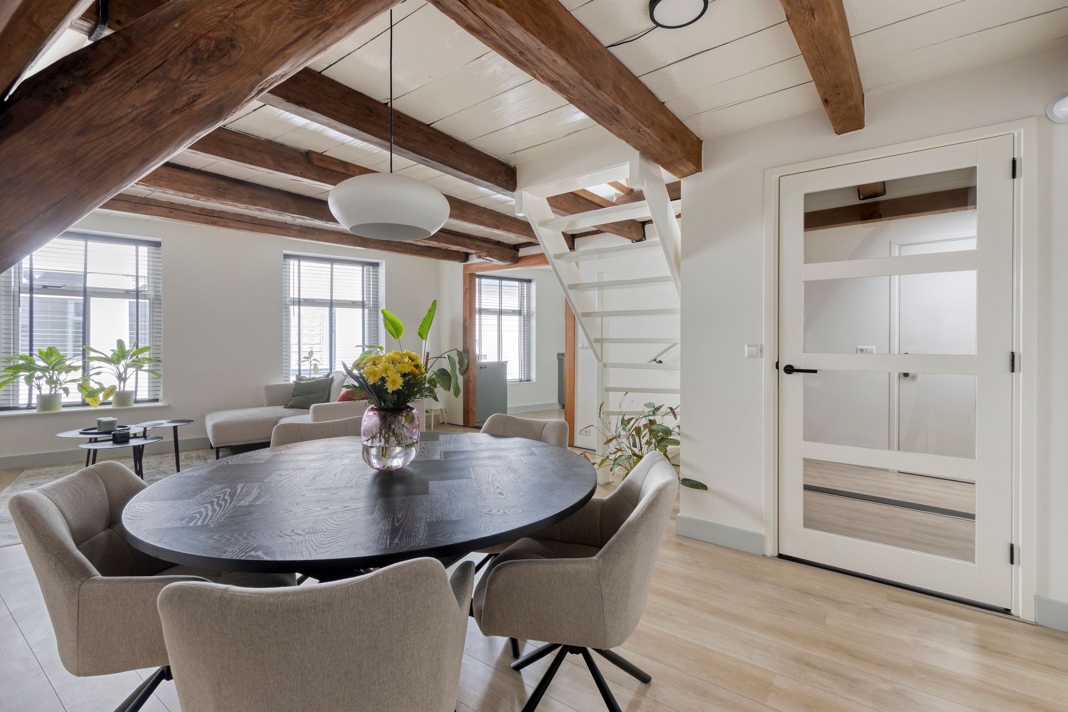 Fully Renovated 3-Bedroom Apartment with Rooftop Terrace in Historic Goes Center — 15
