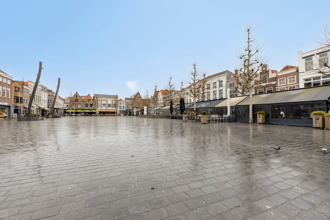 Fully Renovated 3-Bedroom Apartment with Rooftop Terrace in Historic Goes Center — 47