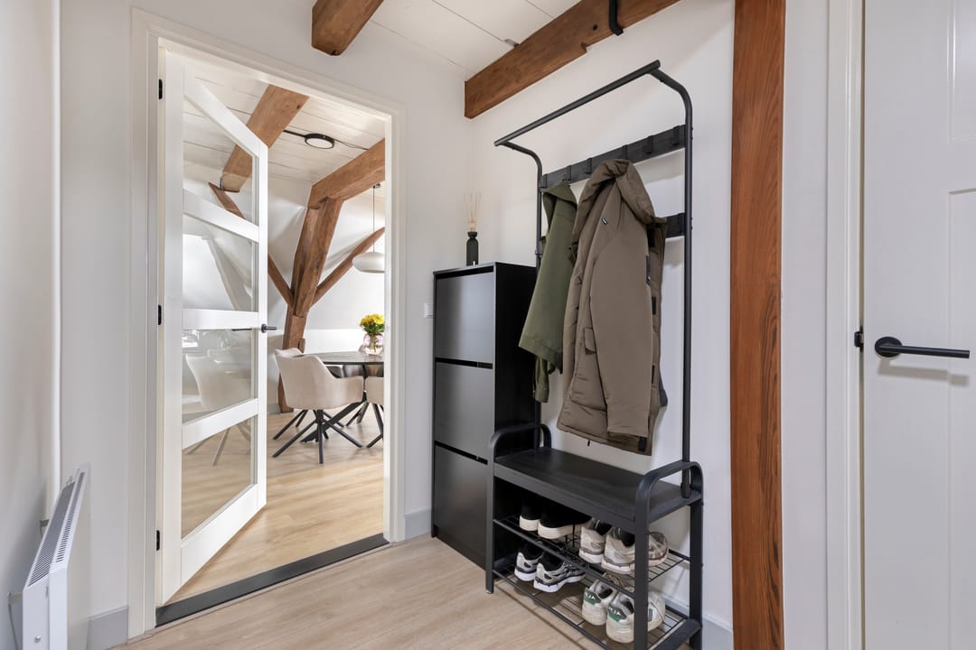 Fully Renovated 3-Bedroom Apartment with Rooftop Terrace in Historic Goes Center — 13