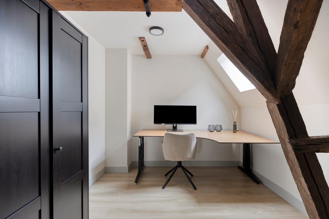Fully Renovated 3-Bedroom Apartment with Rooftop Terrace in Historic Goes Center — 31