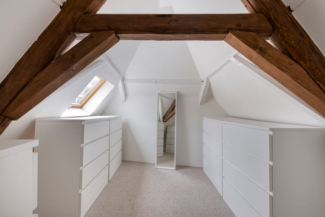 Fully Renovated 3-Bedroom Apartment with Rooftop Terrace in Historic Goes Center — 38