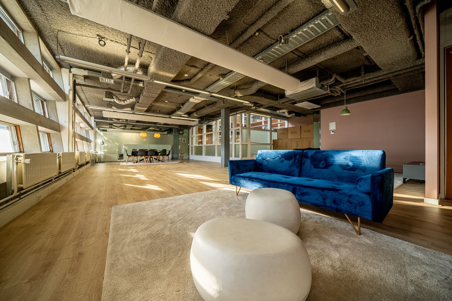 View photo 2 of Kennemerplein 6